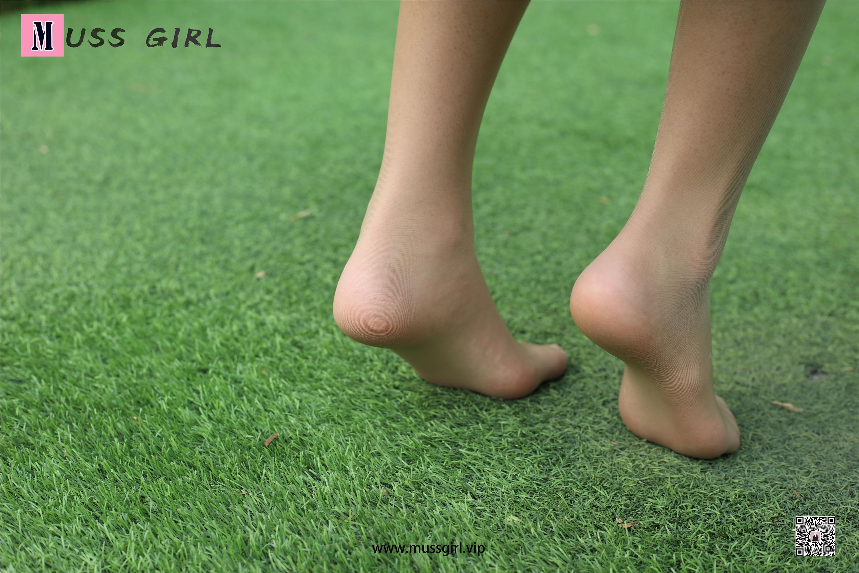 MussGirl慕丝女郎  NO.215 草地JK制服肉丝3